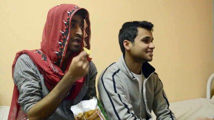 How Girls eat chips - boy vs alone