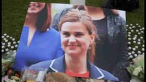 Reino Unido se cubre de luto, flores y velas por la muerte de Jo Cox