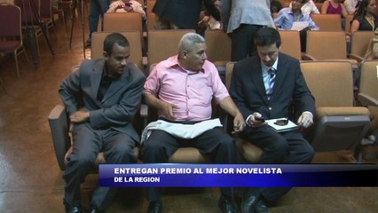 Entregan premio al mejor novelista de la región