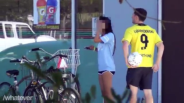 Robert Lewandowski Picking Up Girls - EXTRAS
