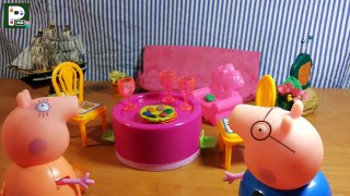 PEPPA PIG and GEORGE with DADDY. pregnant mummy pig having a baby. English poops in toilet play doh
