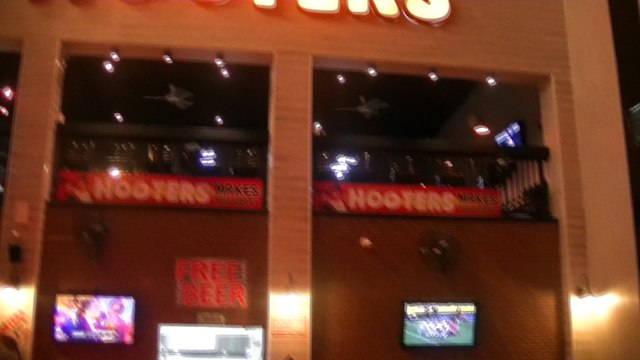 HOOTERS PATTAYA THAILAND 2016