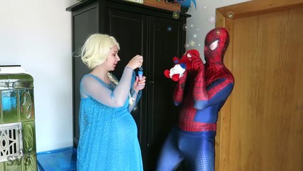 SPIDERMAN & FROZEN ELSA WEDDING vs EVIL QUEEN w_ Pink Spidergirl & Joker Prank Candy Bubble Gum -)