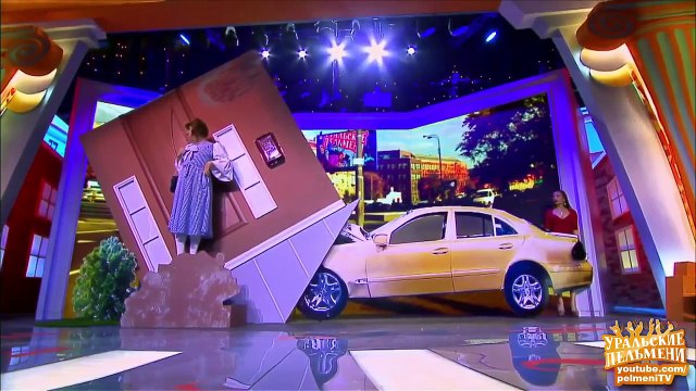 Посмеялась от души! Женщина на автомобиле наехала на домик Элли. Сногсшибательный юмор!