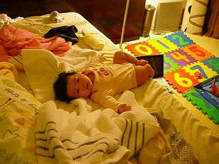 giovanna chui wk 23 20100307 paly feet.AVI