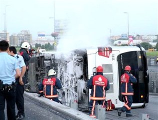 Cevizlibağ'da Metrobüs Devrildi! 10 Yolcu Yaralı