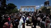 Israel autoriza a 300 gazatíes la entrada a Jerusalén para rezar