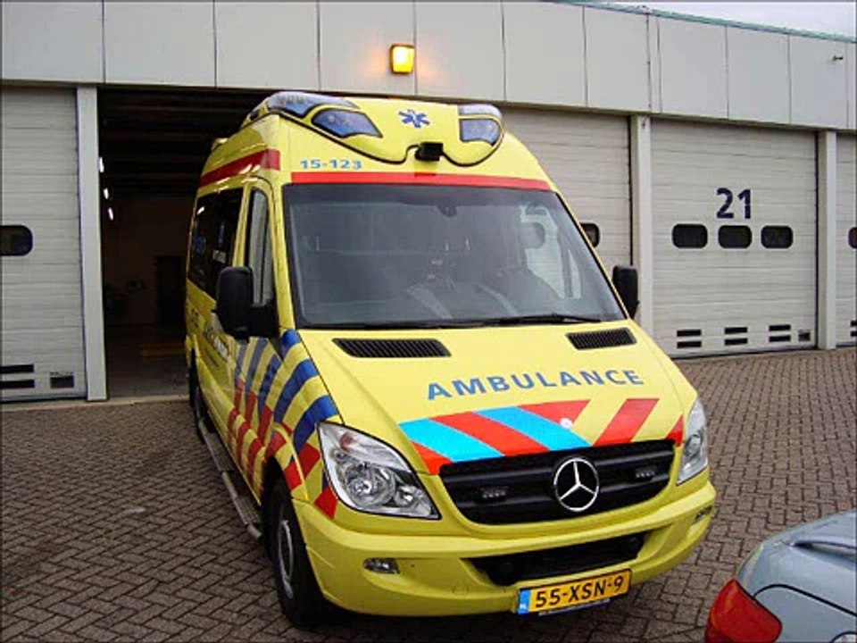 12/01/13 Spoedrit Otaris Ambulance 15-103 Gerard Doustraat Den Haag
