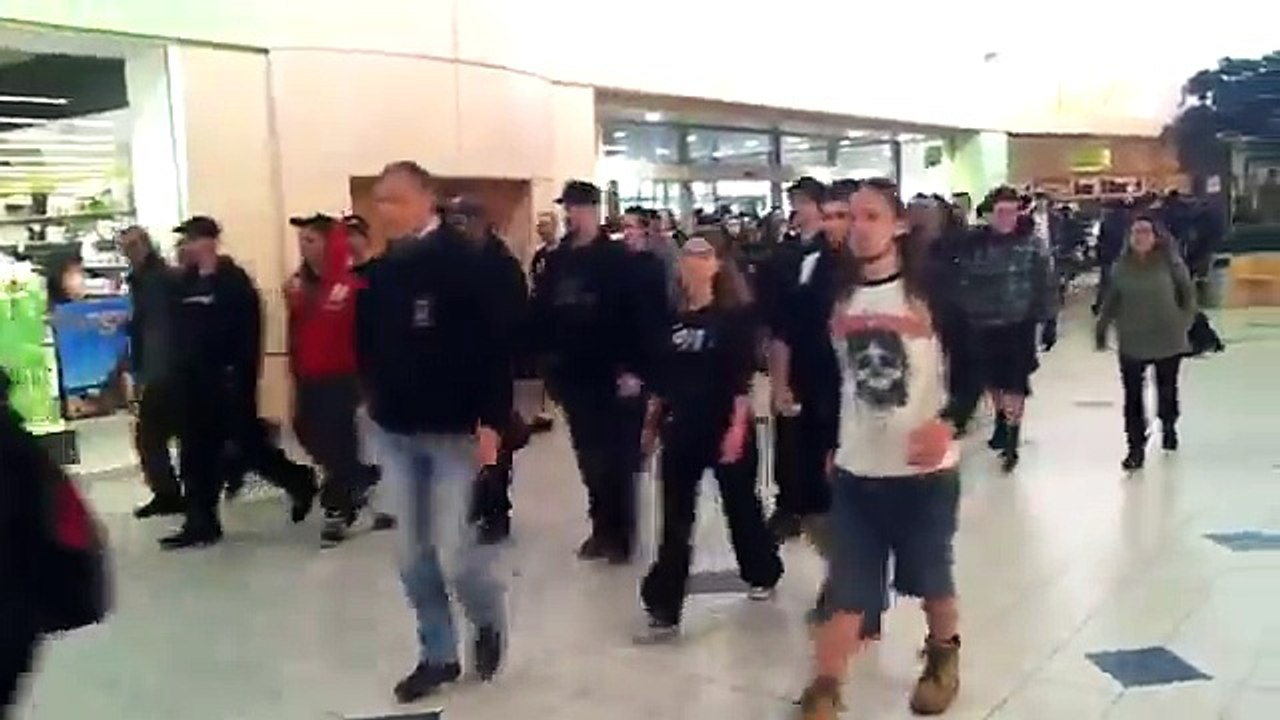 Hellfest 2016 : quand les fans vont tous faire leurs courses au supermarché