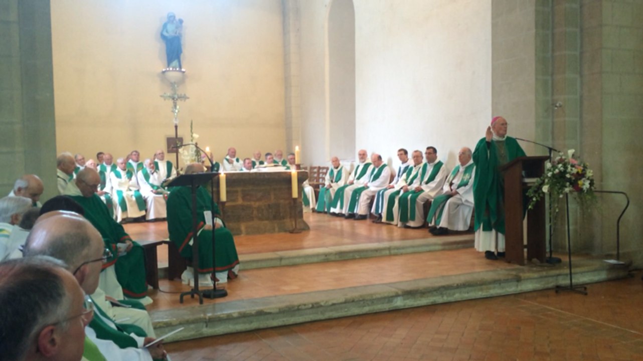 La cérémonie du passage de témoins à l'abbaye de Melleray