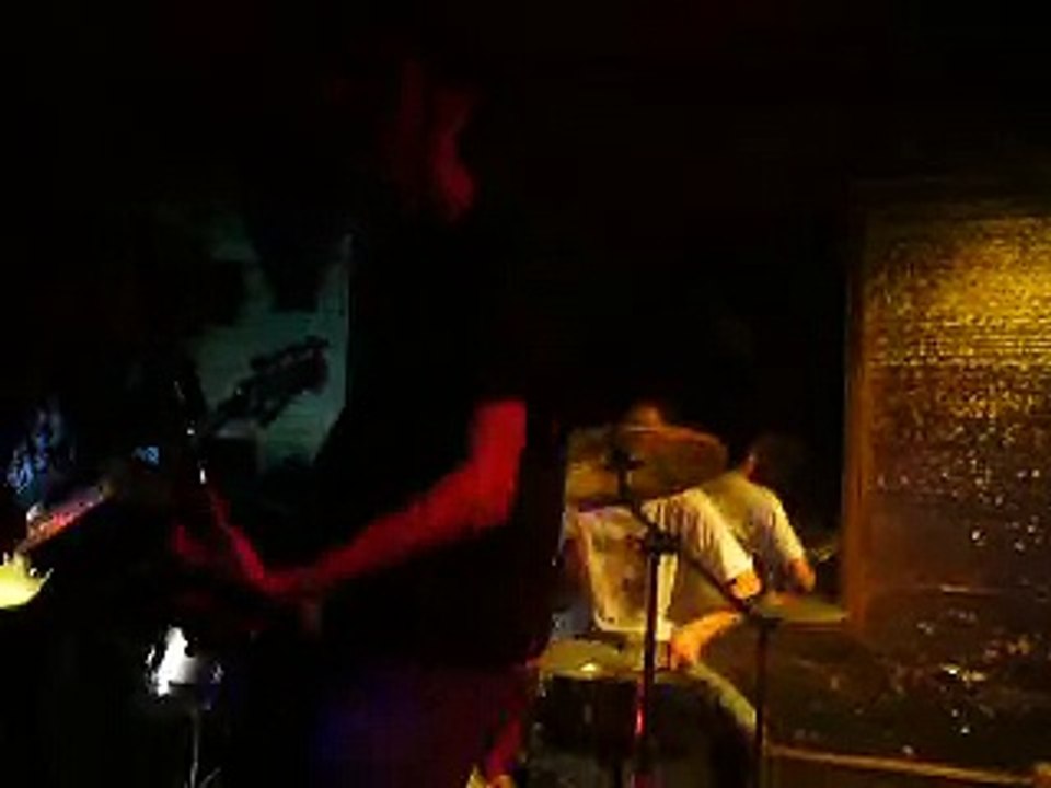 Juventude Perdida - Um Brinde a Todos! ( Música Própria ) - Vila Rock Bar 23/06/2007.