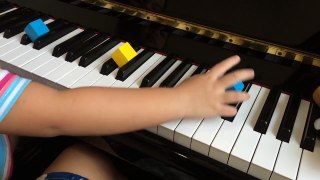 2-black key and 2-finger on the piano by Best @ mi.ni.mal music studio