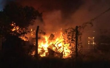 Oto galeride yangın: 70'ten fazla araç kül oldu