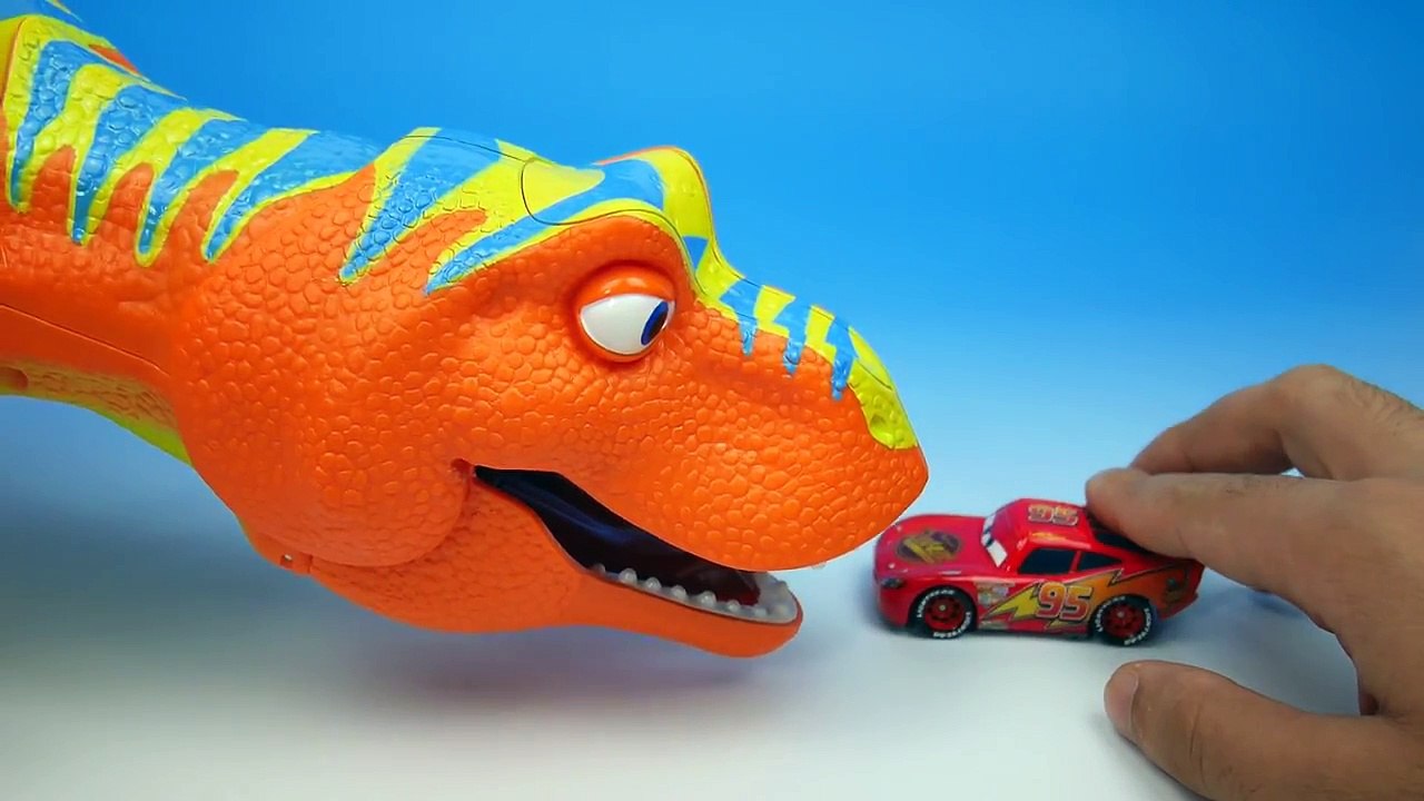 DINOSAUR ATTACK!! Disney Pixar Cars Lightning McQueen Saved by HULK From a Giant Dinosaur T-Rex Toys