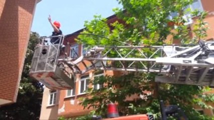 Bursa 10 Yaşındaki Mehmet Uyuya Kaldı, Ailesinin İmdadına İtfaiye Yetişti