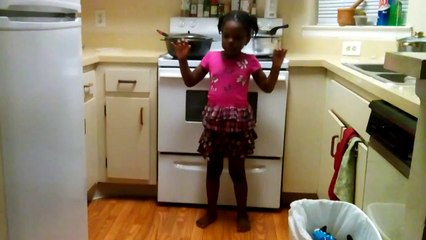 Little girl dancing funny (GDFR)