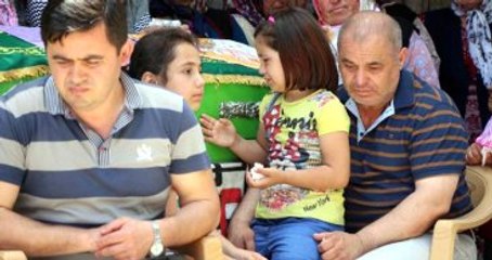 Küçük Kızın Feryadına Kimse Dayanamadı 'Annemin Katilini Bulun'