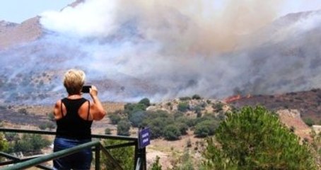 Muğla Yanıyor, Turistler Çekiyor!