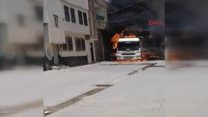 Şanlıurfa'da Saman Yüklü Tır Yandı