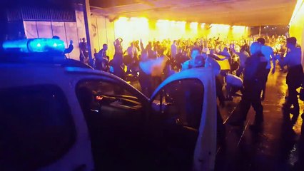 Les supporters irlandais rendent hommage à la police française (Bordeaux)