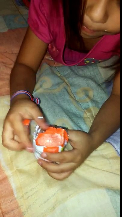 Abriendo mi kinder sorpresa
