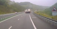Renversement d'un camion sur l'autoroute A20 sur route détrempée