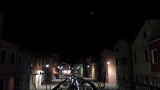 Città di VENEZIA (25/10): Aerei sopra Burano, continuano i sorvoli anche nelle ore serali/notturne