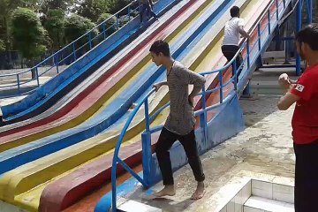 Haseeb dar gaya. hehehehe