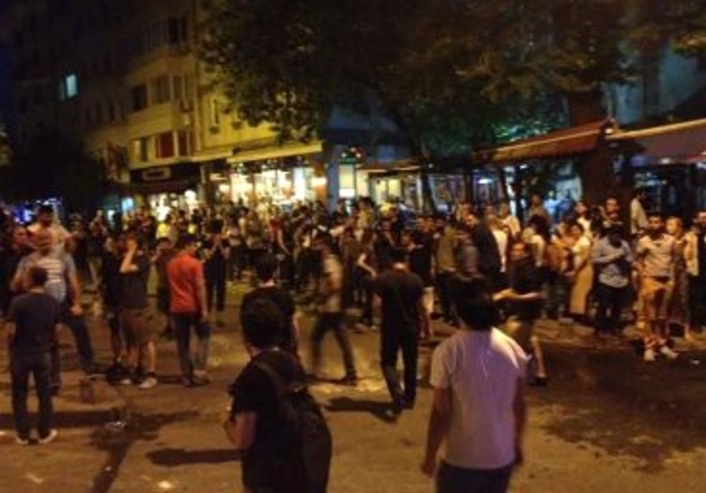 Firuzağa Saldırısını Protesto Eden Gruba Polis Müdahale Etti