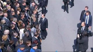 Un policier n'accepte pas de serrer la main à Hollande et Valls
