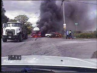 Il se fait sauver alors qu'il est coincé dans sa voiture