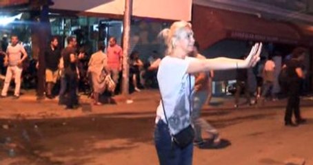 Firuzağa'da Müdahale Hazırlığındaki Polise Bir Kadın Durması İçin Yalvardı