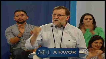Rajoy pide el voto moderado para evitar que sume Podemos