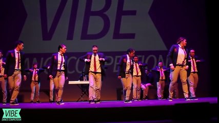 Impresionante rutina de baile parece irreaL