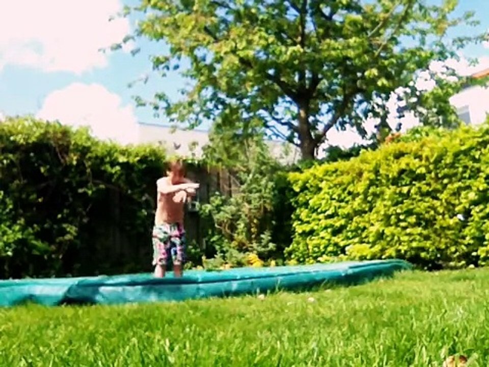 Trampoline tricks!!! Met m,z en loek!!