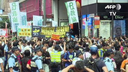 Hong Kong bookseller defies Beijing by leading protest