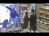 Napoli - Rapina al supermercato, interviene poliziotto-eroe (18.06.16)