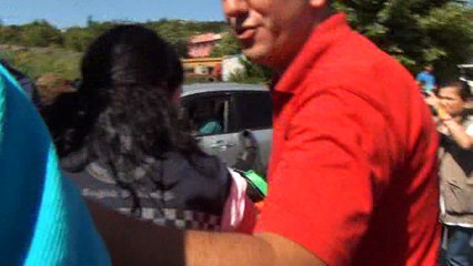 YOLUN KARŞISINA GEÇMEK İSTEYEN YAŞLI ADAM MOTOSİKLETE ÇARPTI, MOTOSİKLET SÜRÜCÜSÜ EHLİYETSİZ ÇIKTI