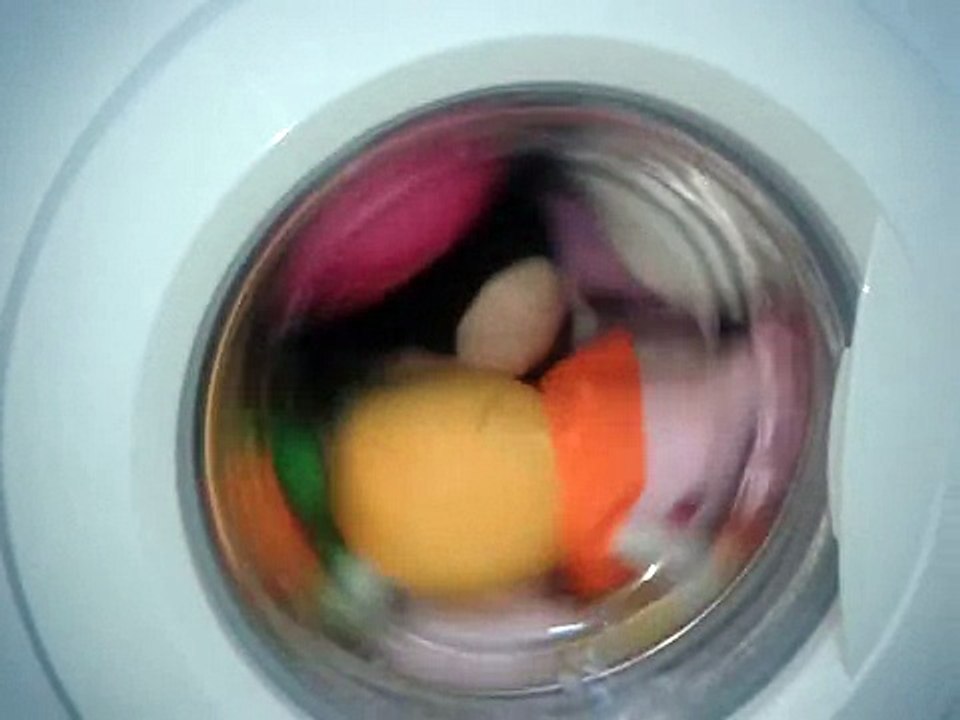 Pepa the Pig in the washing macine