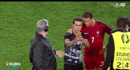 Ronaldo fait un selfie avec un supporter