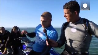 Le champion de surf Fanning échappe de peu à une attaque de requin 2016
