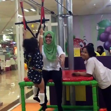 Pintarnya Bilqis Khumairah Razak Ga Takut Maen Flying Fox di Mall l Ayu Ting Ting