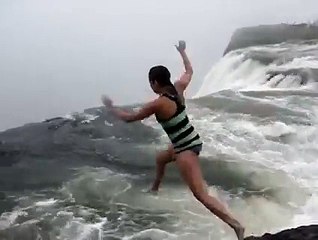OMG! Devil's Pool Victoria Falls - Amazing & Dangerous
