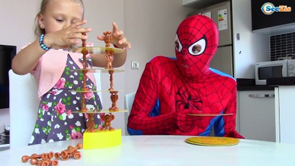 SpiderMan. Ярослава и Человек Паук играют в игру – Мышки и Сыр. Mouse Stacks Cheese Game