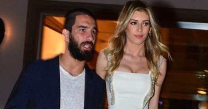 Sinem Kobal, Arda Turan'la İlgili Yorum Yapanları Engelledi