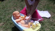 Oyuncak Bebek Bahçede Banyo Yapma Eğlencesi Baby Bath Fun