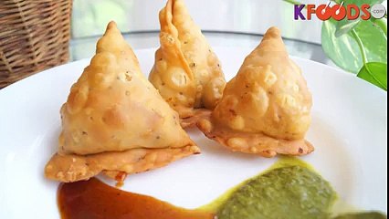 samosas of potatoes in triangle shape