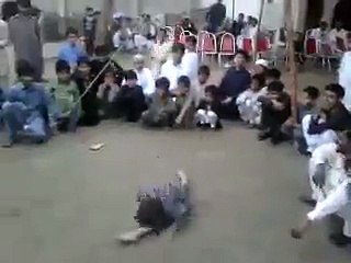 A litle about 3 years boy do owesome gemnastic triks on the road