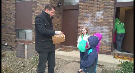 Un daltónico que diferencia colores por primera vez