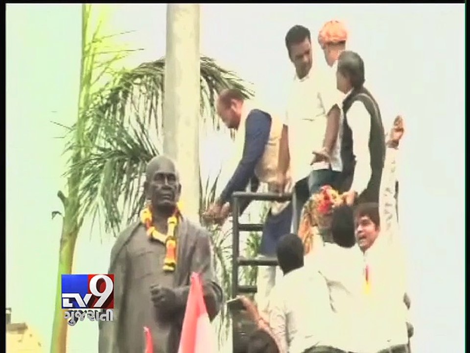 Former IPS DG Vanzara pays respect to Sardar Patel's Statue With Pen-Gun Garland - Tv9 Gujarati